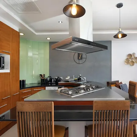 Kata Beach Luxury Condo - Spacious - Exquisitely Furnished - 6Min Walk To Beach - 2025 Booking Traveller Award Winner Exterior photo