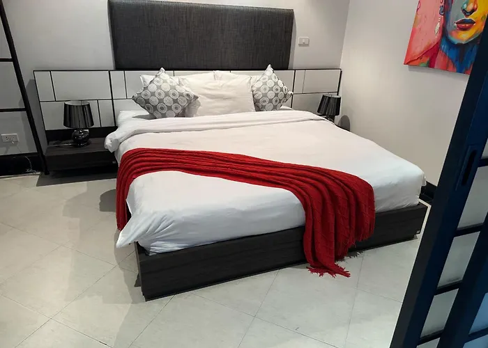 Kata Beach Luxury Condo - Spacious - Exquisitely Furnished - 6Min Walk To Beach - 2025 Booking Traveller Award Winner