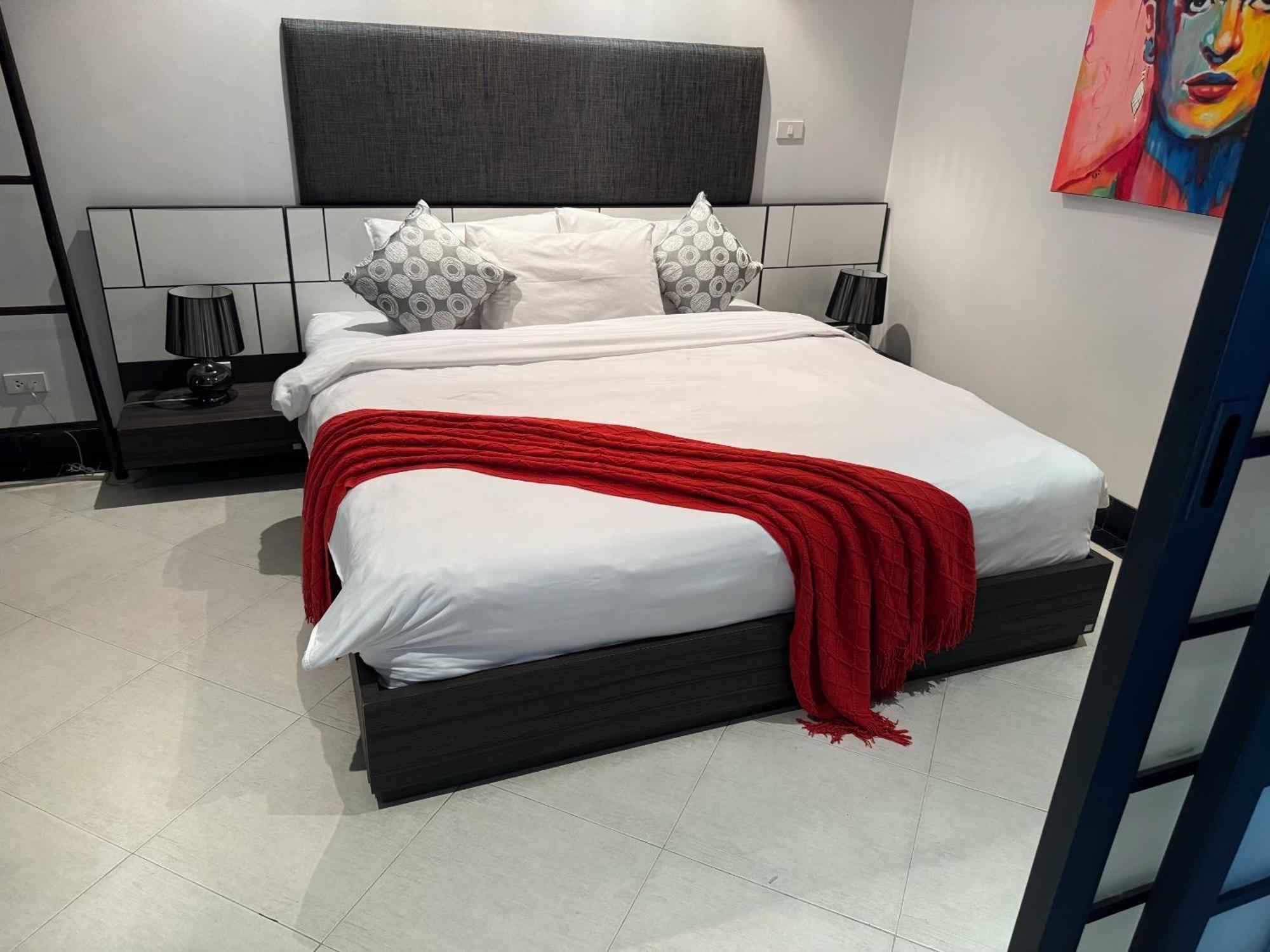 Luxury - Spacious - Exquisitely Furnished - 6min Walk To - 2025 Traveller Award Winner Strand Kata